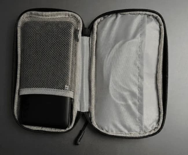 ZeroTrace Bag abierta, compartimentos vacíos