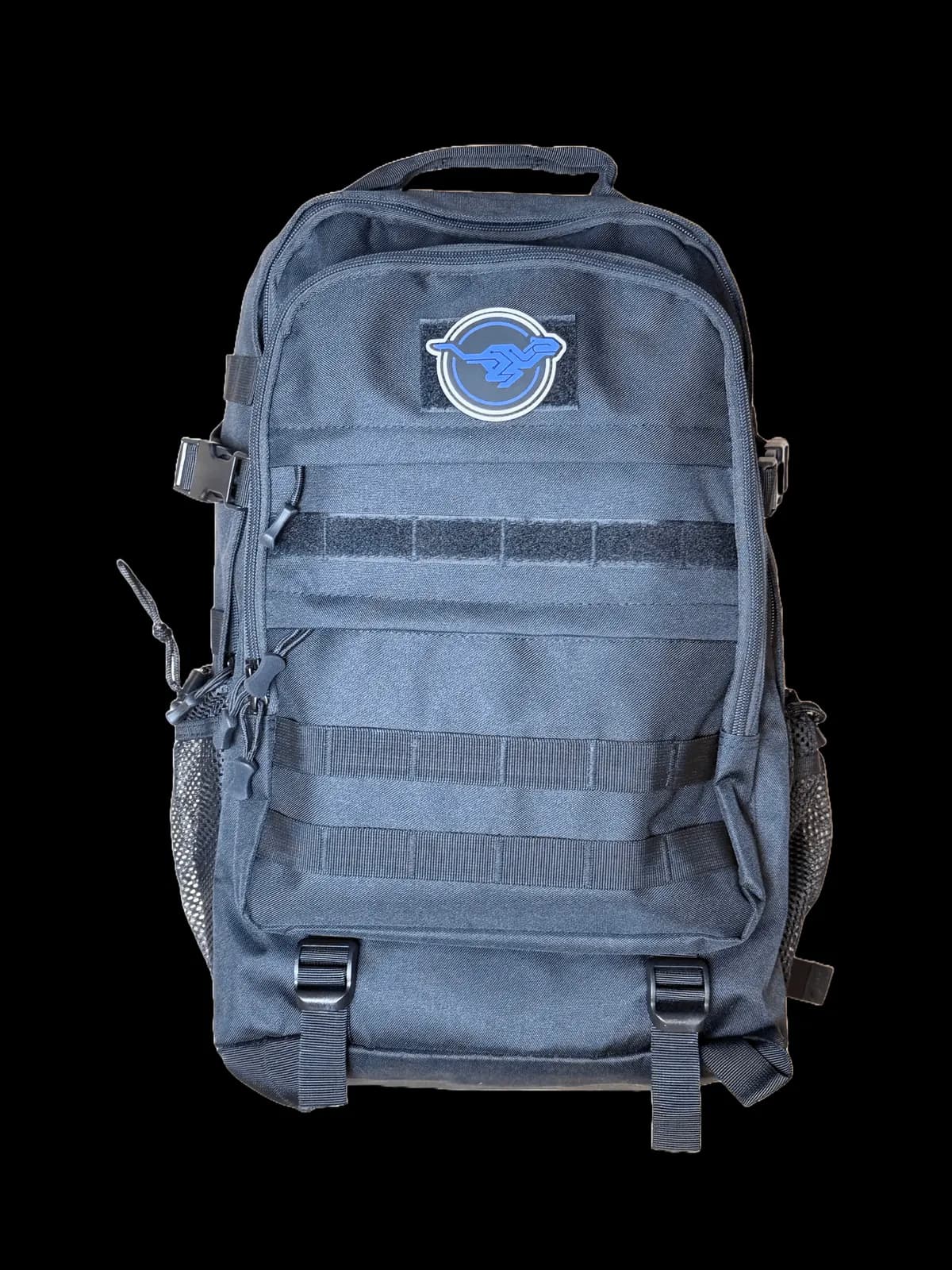 Maskottchen-Patch auf einem grauen Rucksack